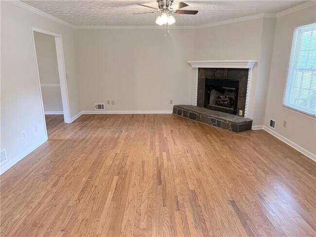 Building Photo - 40 Salem Ridge