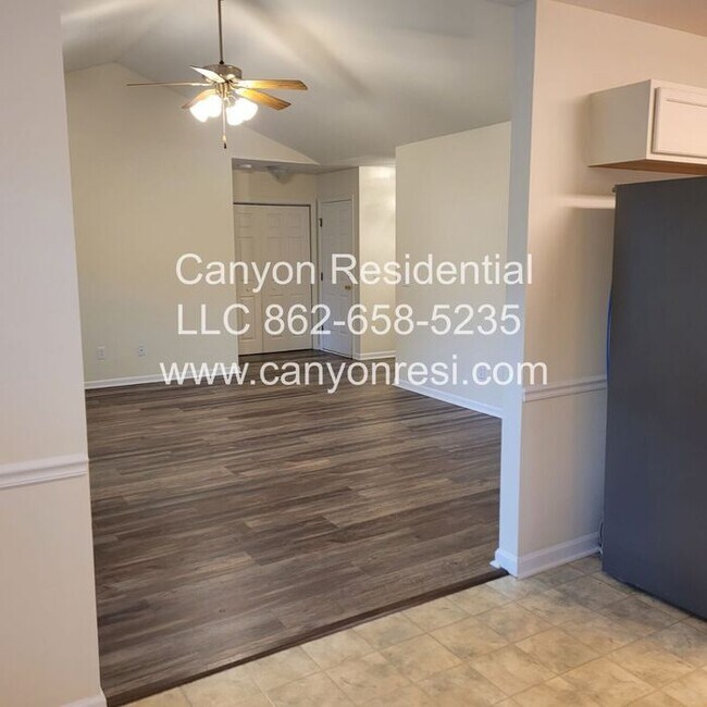 Building Photo - 3320 Trenchard Ln