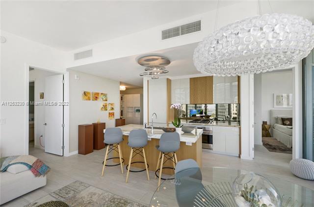 Building Photo - 2831 S Bayshore Dr