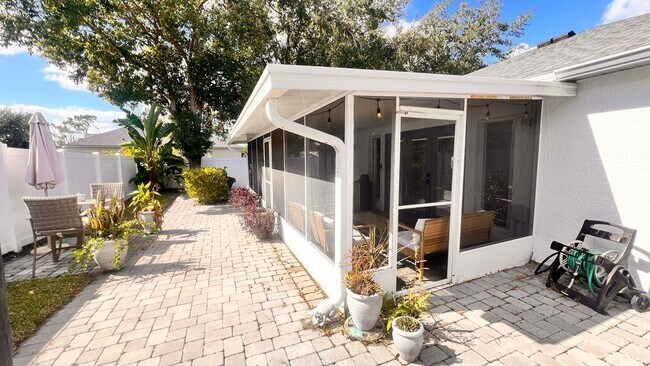 Building Photo - The Heart of Maitland: 3BD/2BA Home That F...