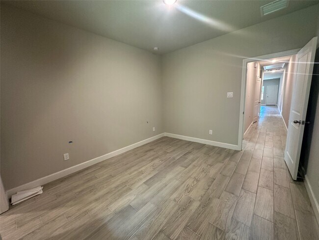 Building Photo - 104 Turner Dr