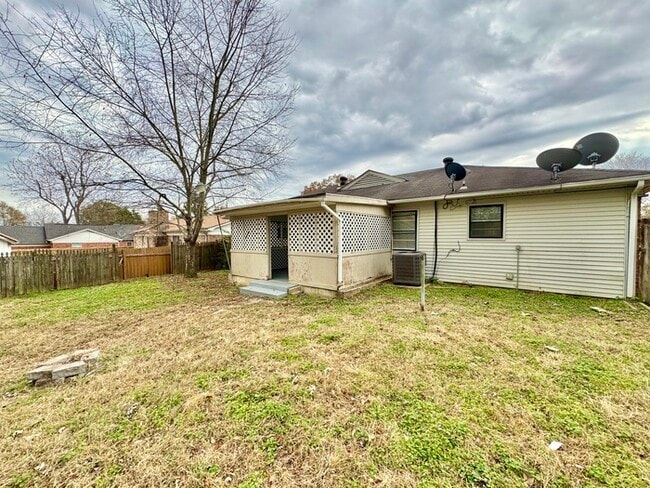 Building Photo - 6368 Leamont Dr