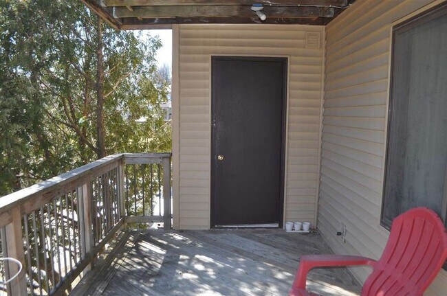 Building Photo - 2050 Holiday Rd