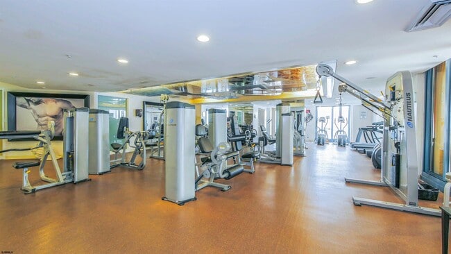 Building Photo - 526 Pacific Ave