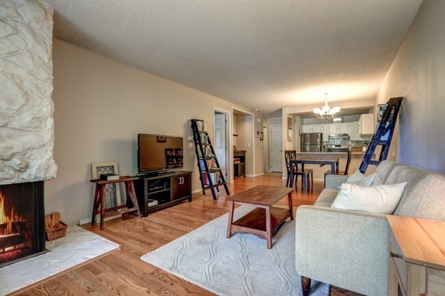 Building Photo - Downtown Redmond, 2 Bed Condo unit