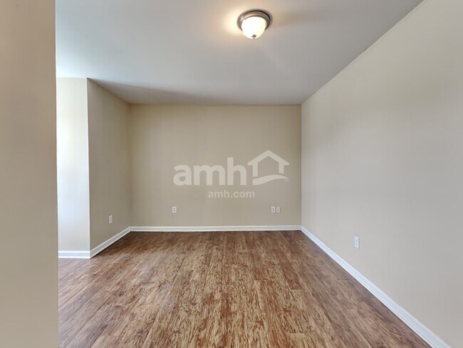 Building Photo - 400 Stoney Field Dr