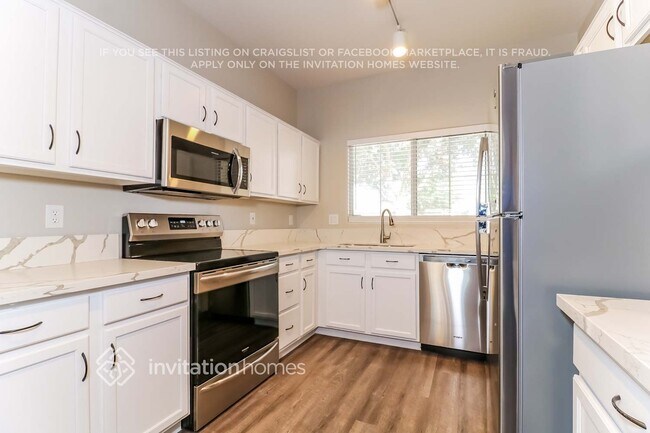 Building Photo - 9327 W Gold Dust Ave