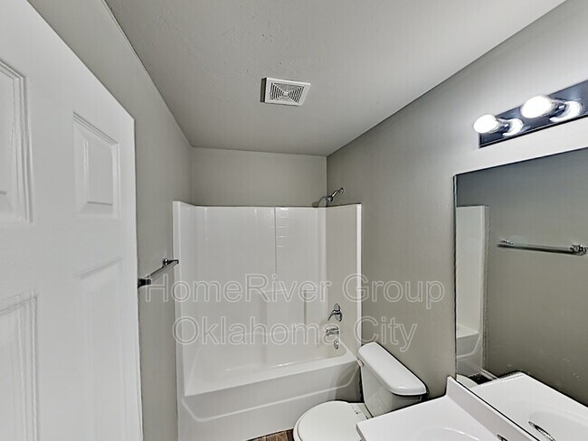 Building Photo - 2416 Canyon Creek Dr