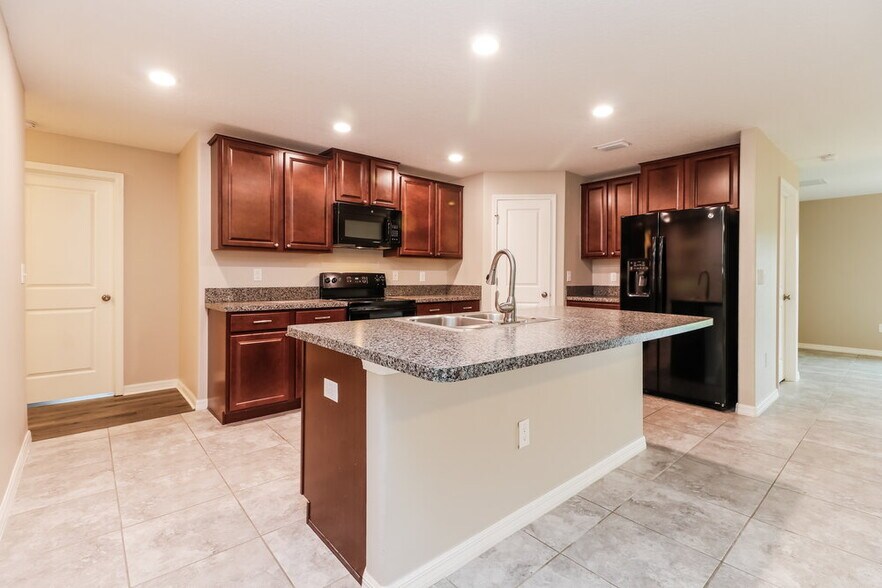 Building Photo - 1505 Climbing Dayflower Dr