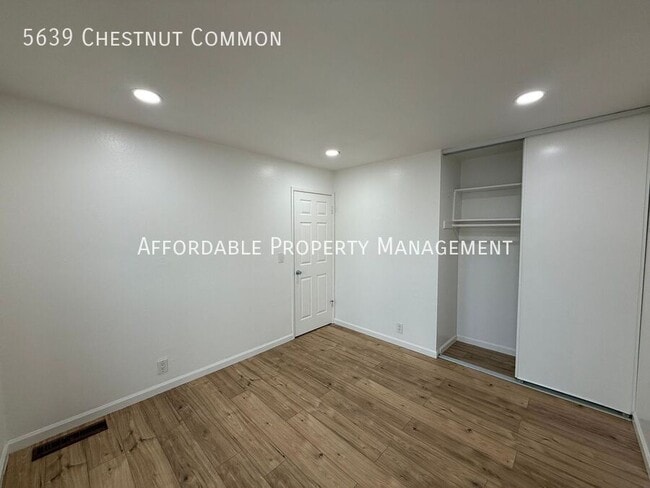 Building Photo - 5639 Chestnut Common