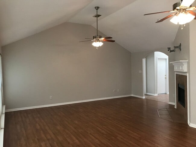 Building Photo - 4108 N Summercrest Loop