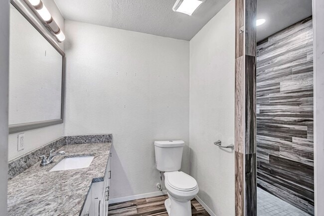 Building Photo - 1300 Bonham Ave