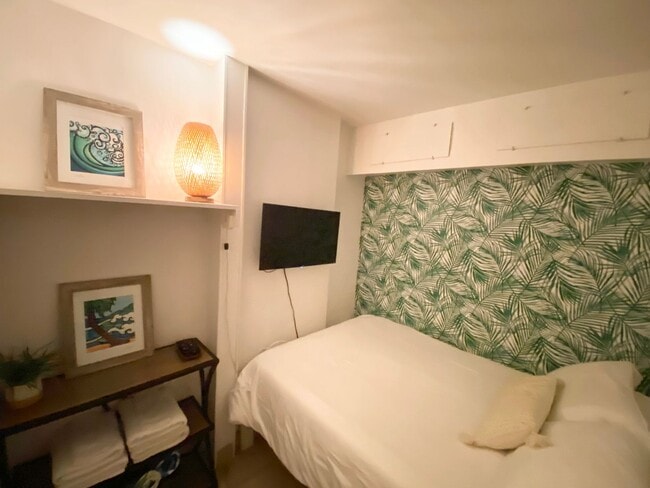 Building Photo - Waikiki - Ilikai Marina - Fully furnished ...