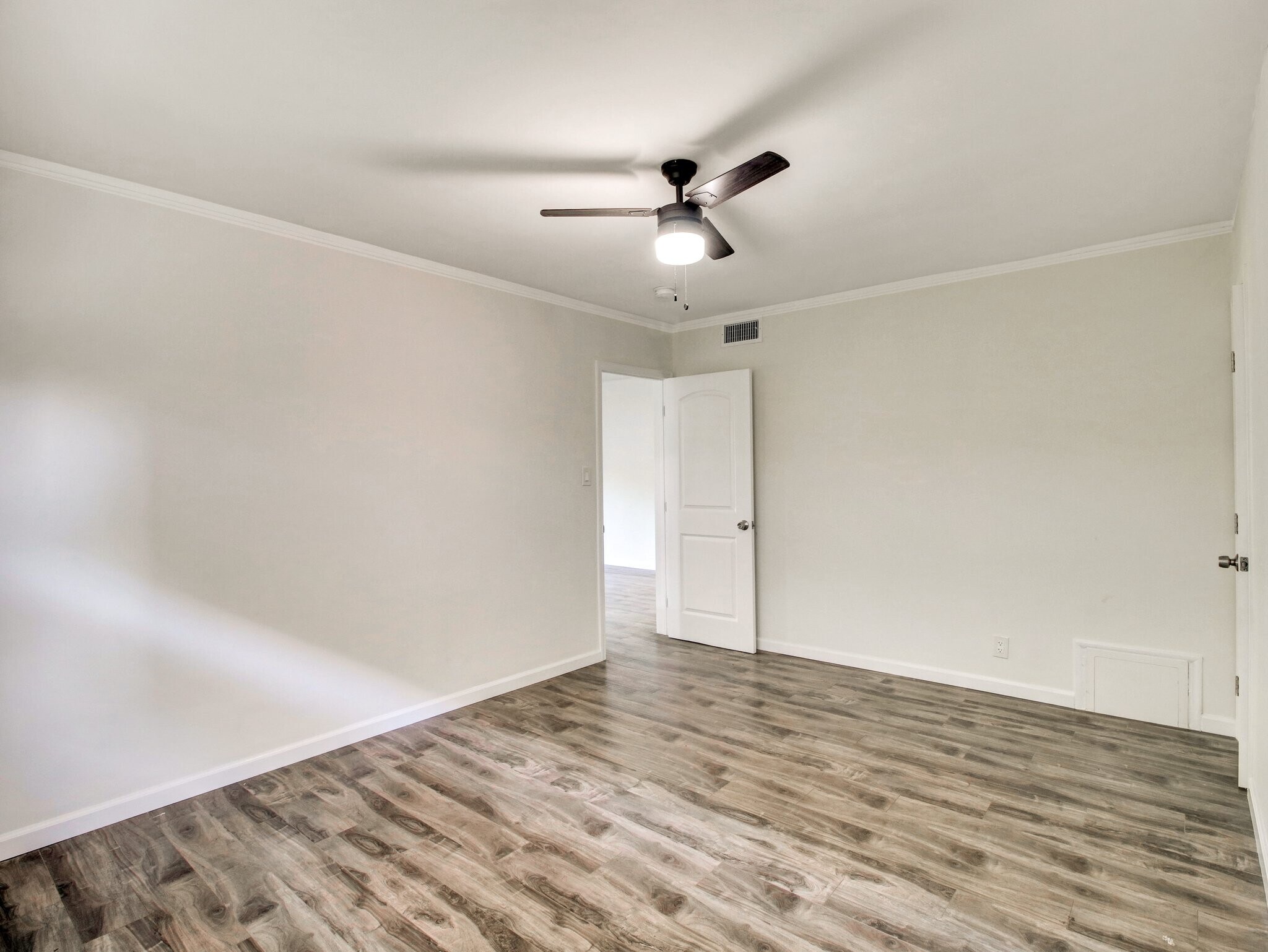 Building Photo - 1040 N Sierra Bonita Ave