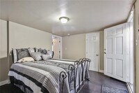 Building Photo - 4048 Banks St