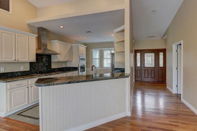 Building Photo - Incredible Home with Lake Views!