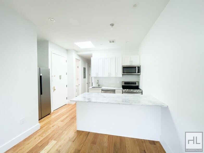 Building Photo - CROWN HEIGHTS / Amazing Sunlit 3-Bed 2-Bath