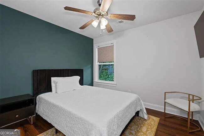 Building Photo - 813 Coleman St SW