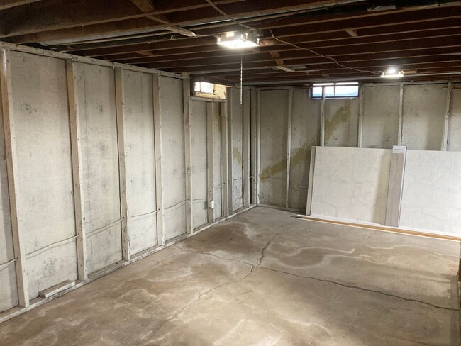 Building Photo - 3 Bedroom and 1 Bath House in Haysville