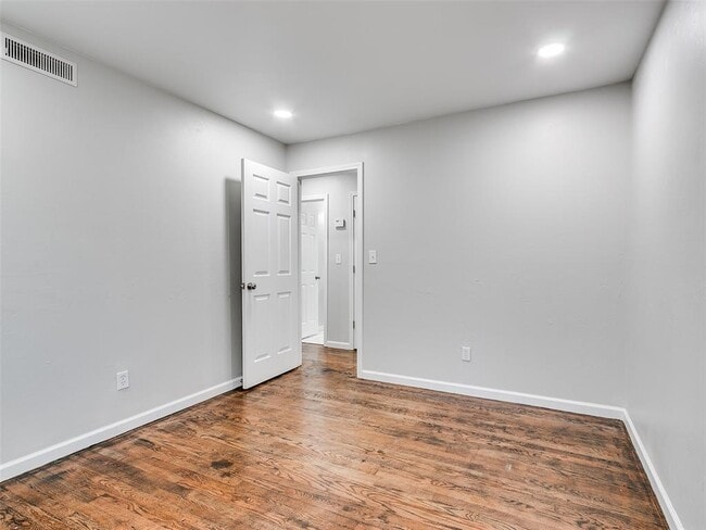 Building Photo - 1429 Casady Ln