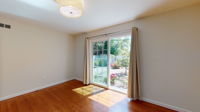 Building Photo - Updated 3 bedroom home, backyard, washer/d...