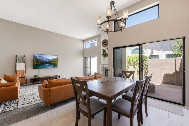 Building Photo - Move-in-ready home available furnished or unfurnished to suit your lifestyle!!