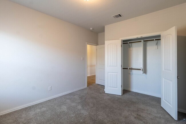Building Photo - Stunning two story 4 bedroom with den and media/ game area in Pflugerville!