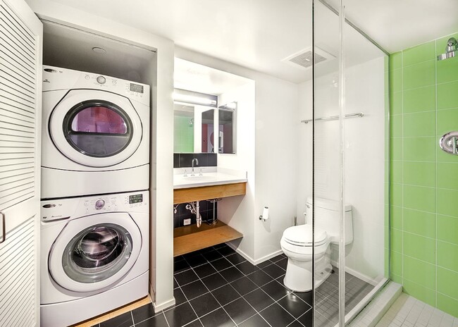 Building Photo - Clean and Bright Studio Apartment Downtown at The Montage- Utilities included!