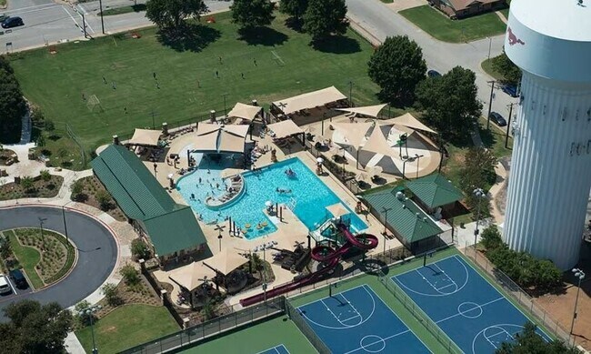 Building Photo - 1524 Briarcrest Dr