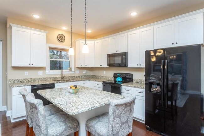 Building Photo - Spacious Townhouse with BONUS THEATER ROOM