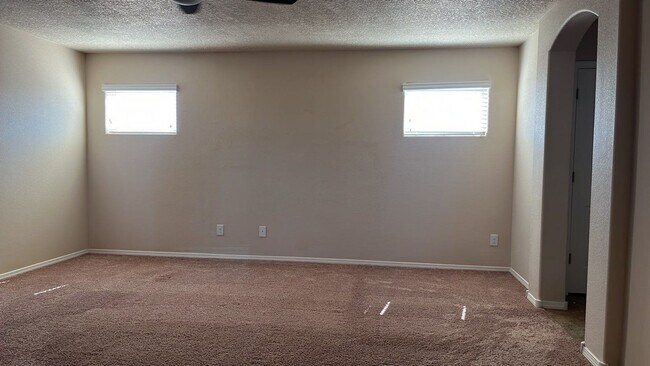 Building Photo - **Beautiful 4 Bedroom Home**Located in Lom...