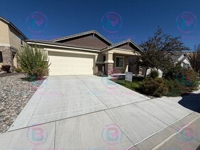 Building Photo - Gorgeous Newer 3 Bedroom Home! Located off...