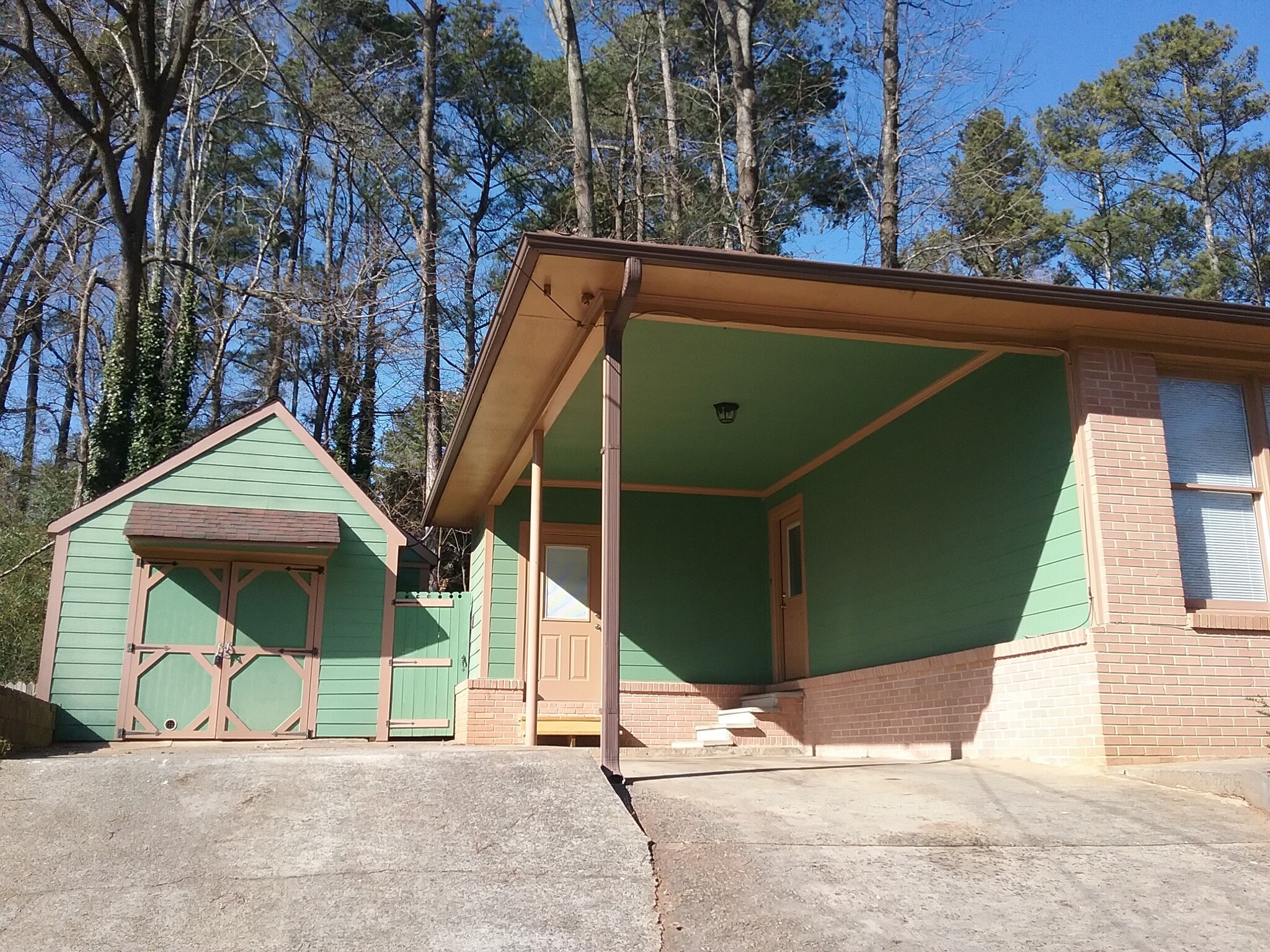 Building Photo - 701 Rosalyn Dr