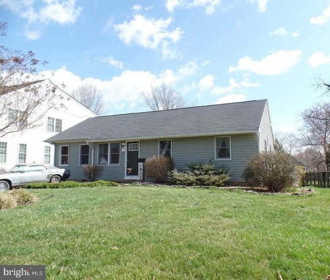 Building Photo - 1821 Pimmit Dr