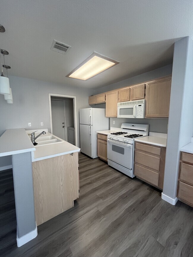 Building Photo - 1208 Fascination St