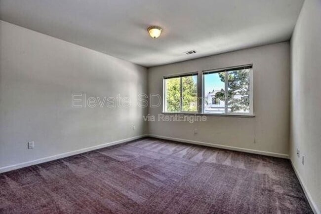 Building Photo - 2836 Grove Way