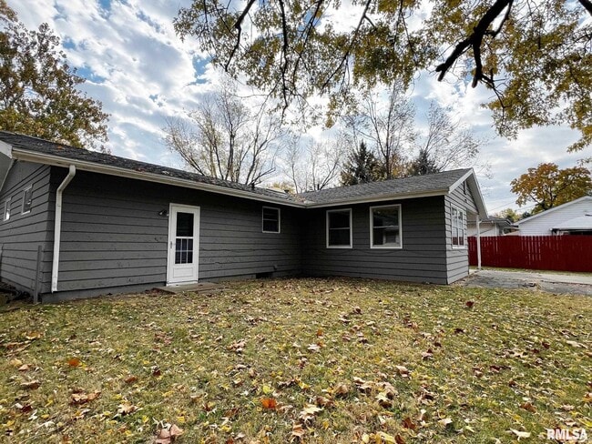 Building Photo - 2109 N Windermere Ave