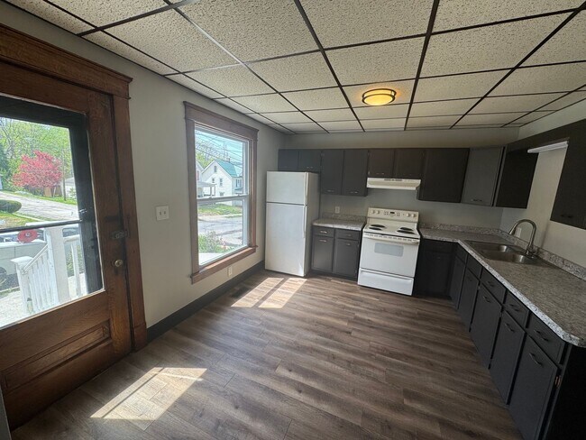 Building Photo - 549 Pine St