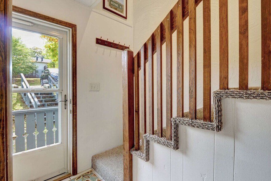Building Photo - 101 Hornbeam Rd