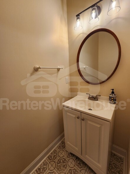 Building Photo - 1618 Cove Creek Cir