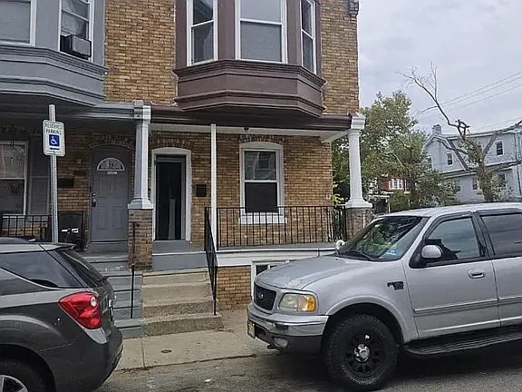 Building Photo - 5555 Crowson St