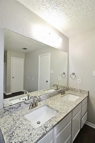 Building Photo - 300 Rosewood Ln