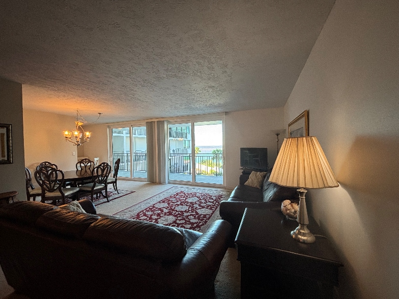 Building Photo - 4822 Ocean Blvd