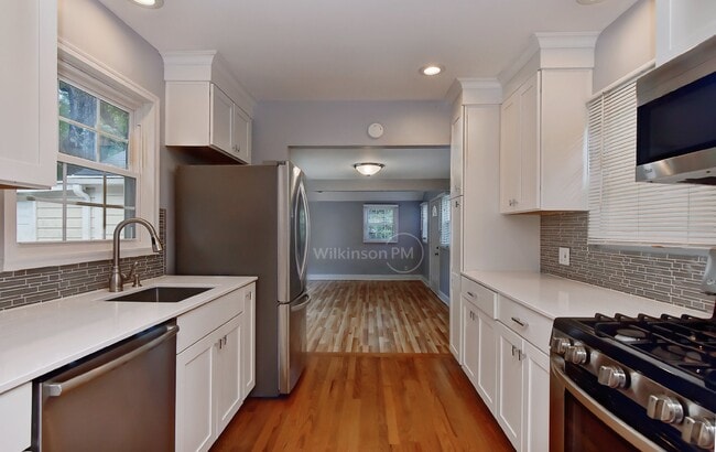 Building Photo - Cottage Home in Plaza Midwood 2Bd/1Bth wit...