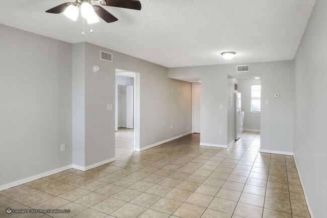 Building Photo - ***Flexible Move-In Specials Available!! Cute 2 Bedroom Apartment in Eagle Lake