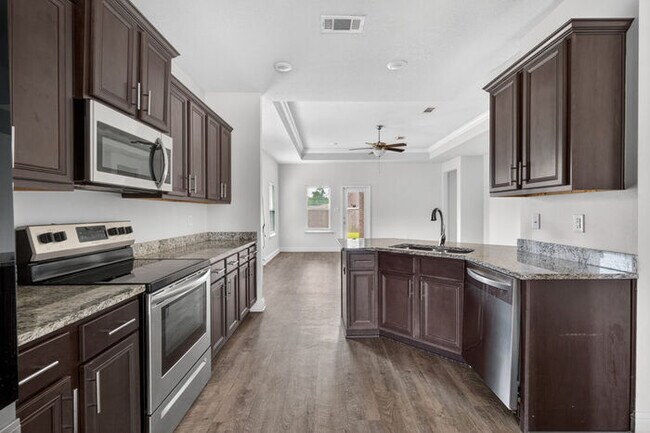 Building Photo - 15610 Ridge Ct