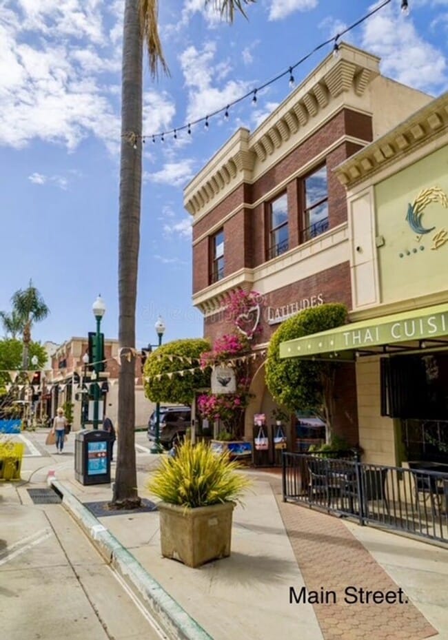 Building Photo - Quintessential Ventura 1 bed rear unit with LARGE, PRIVATE, BEAUTIFUL OUTDOOR LIVING AREA