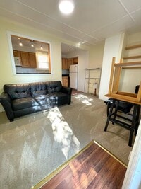 Building Photo - 413 W Liberty St