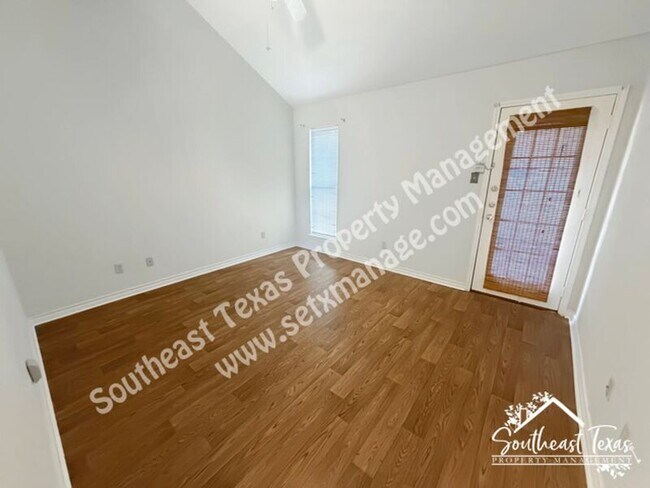 Building Photo - 30 Stephens Ln