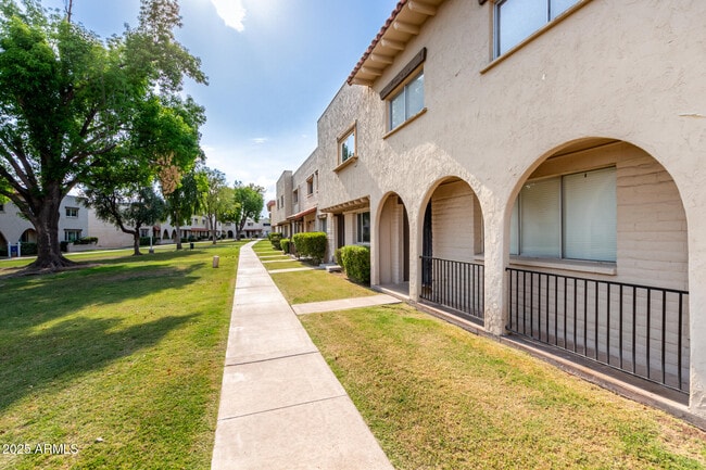 Building Photo - 6953 E Osborn Rd